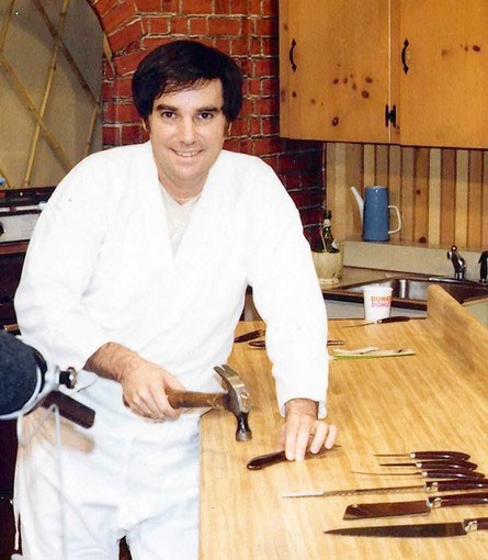 Barry Becher, um dos criadores dos comerciais das facas Ginsu, morreu aos 71 anos. (Foto: Reprodução/PriMedia)