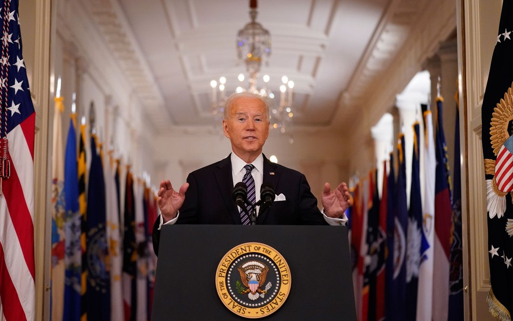 O presidente dos EUA, Joe Biden, durante pronunciamento em rede nacional sobre um ano da pandemia de Covid-19, na quinta-feira (11) — Foto: AP Photo/Andrew Harnik