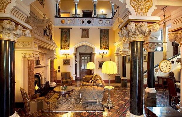 O luxuoso interior do castelo (Foto: Divulgação)
