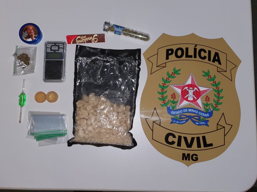 Parte das drogas apreendidas pela Polícia Civil, em Uberlândia, durante a Operação "Overdose" — Foto: Polícia Civil/Divulgação
