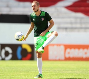 Santa Cruz confirma interesse do Bahia pelo volante Uillian Correia