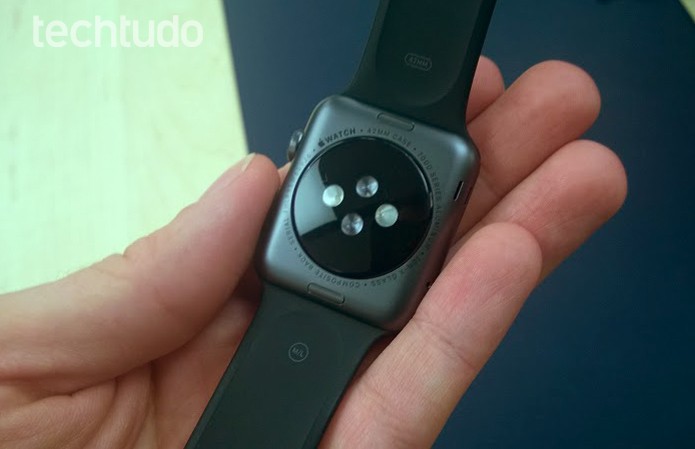 Apple Watch traz sensores de batimentos card?acos (Foto: Elson de Souza/TechTudo)