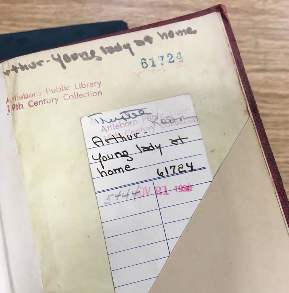 Livro é devolvido a biblioteca pública após 78 anos e 10 meses (Foto: Attleboro Publicy Library/Facebook)