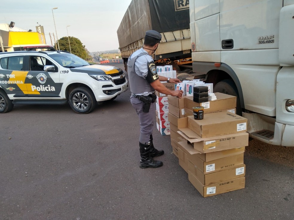 Mercadorias sem nota fiscal foram apreendidas em Presidente Venceslau — Foto: Polícia Militar Rodoviária