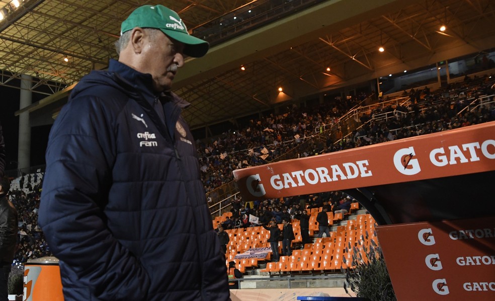Felipão gostou de reação do Palmeiras contra o Godoy Cruz — Foto: Andres Larrovere/AFP