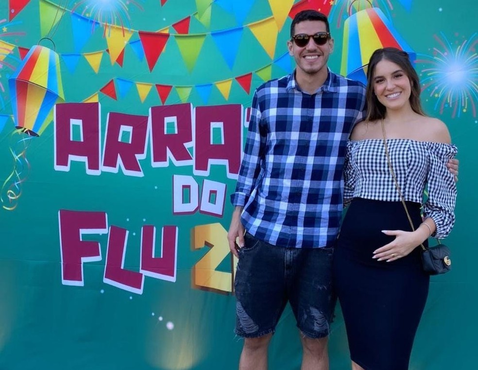 Nino e sua esposa Larissa no arraiá do Fluminense — Foto: Divulgação