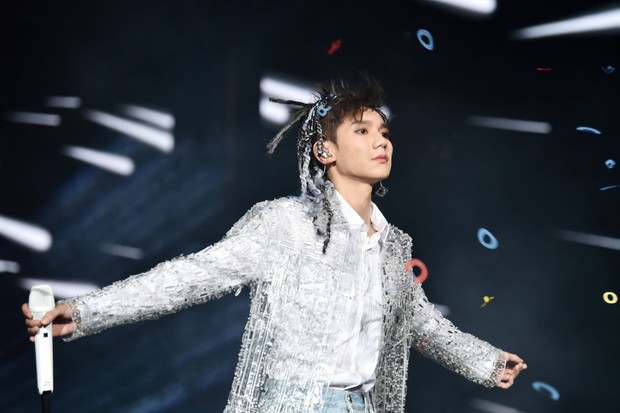 NANJING, CHINA - AUGUST 31: Singer/actor Roy Wang Yuan of boy group TFBoys performs during his first solo concert 'Yuan' at Nanjing Olympic Sports Centre on August 31, 2019 in Nanjing, Jiangsu Province of China. (Photo by VCG/VCG via Getty Images) (Foto: VCG via Getty Images)