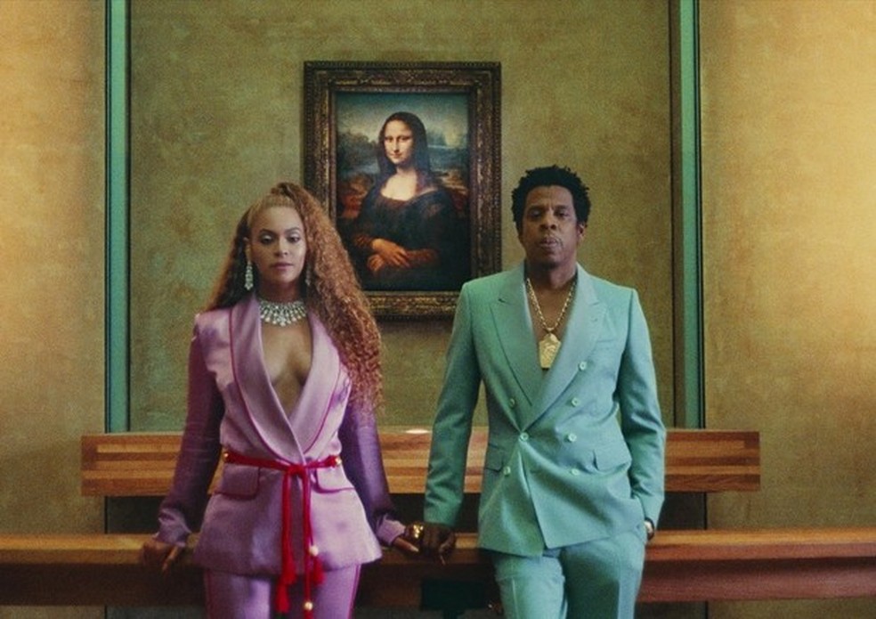 Beyoncé lança álbum-surpresa 