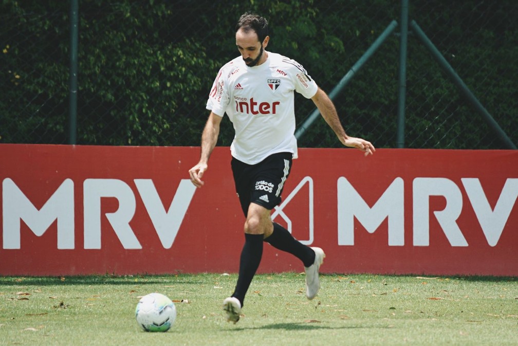 Juanfran em treino do São Paulo — Foto: Divulgação/São Paulo
