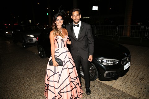 Rossana Agnoletto e Felipe Eva chegaram ao gala de BMW