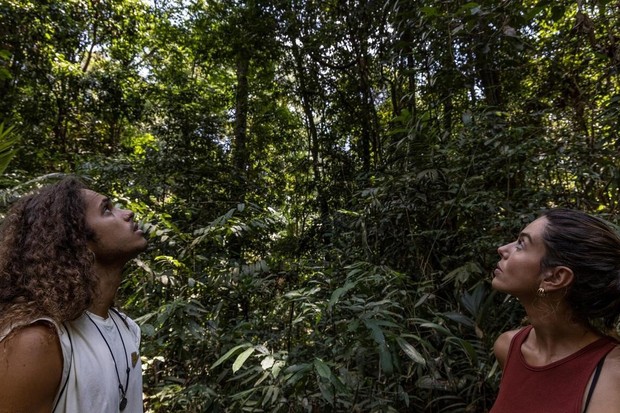 Vitão e Giovanna Lancellotti na Amazônia (Foto: Divulgação/ Victor Moriyama)