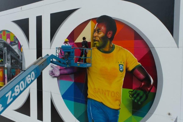 Eduardo Kobra homenageia 80 anos de Pelé com mural em Santos (Foto: Felipe Del Valle/Divulgação)
