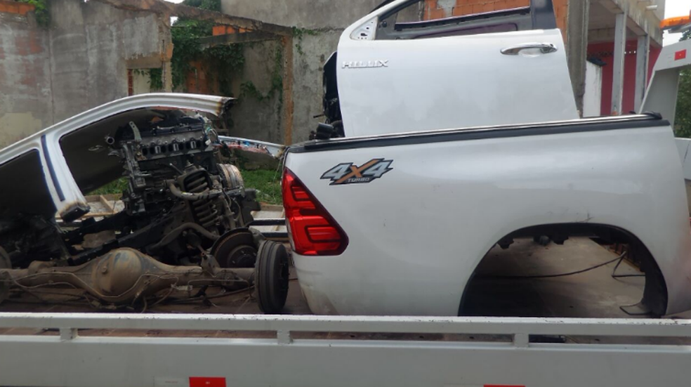 Também foram encontradas várias peças no local (Foto: Divulgação/Polícia Militar)