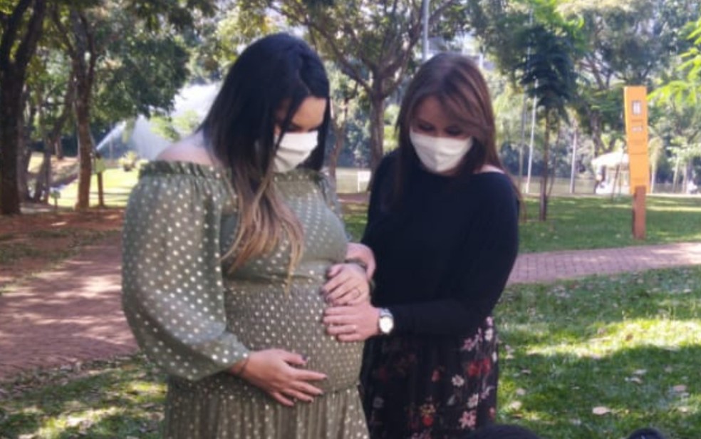 Jordana e Mariane usaram FGTS para pagar fertilização in vitro, em Anápolis — Foto: Bruno Mendes/TV Anhanguera