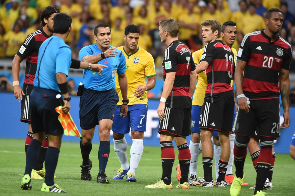  Brasil é o único campeão do mundo a sediar a Copa duas vezes e não vencer em casa — Foto: AFP