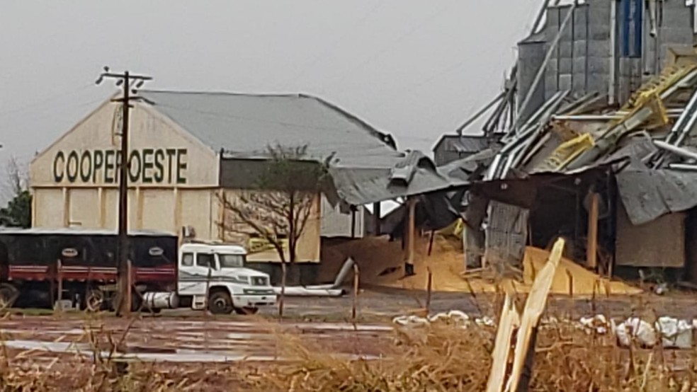 Telhado destruído por ventos em São Gabriel do Oeste.  Foto: Reprodução