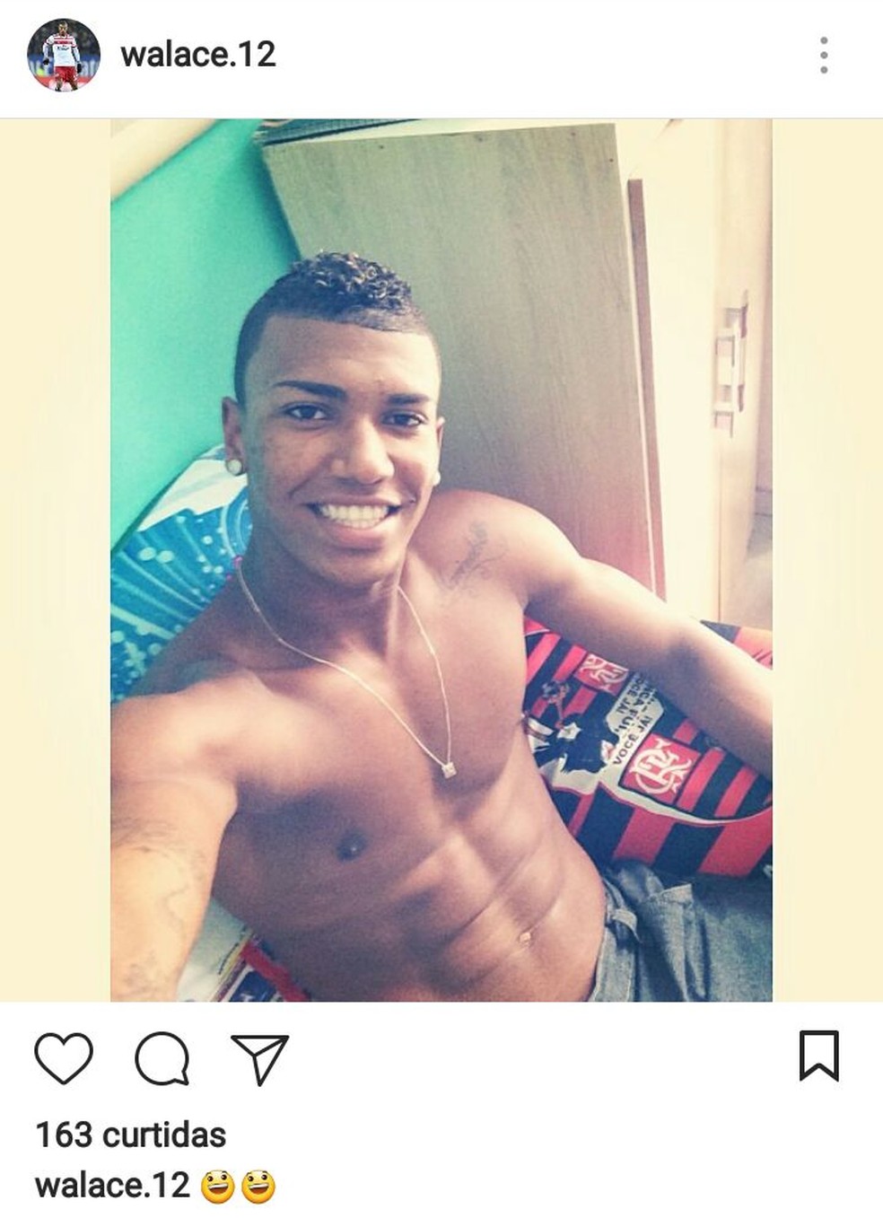 Em 2017, Walace fez postagens com produtos do Flamengo enquanto negociava emprstimo  Foto: Reproduo / Instagram