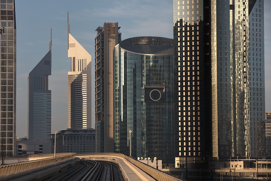 Dubai, Emirados Árabes  Koopmans aproveitou o pôr do sol e a visão privilegiada de uma parte do trajeto do metrô de Dubai para fotografar o que ele considera o cenário de uma cidade futurística. (Foto: Ryan Koopmans)