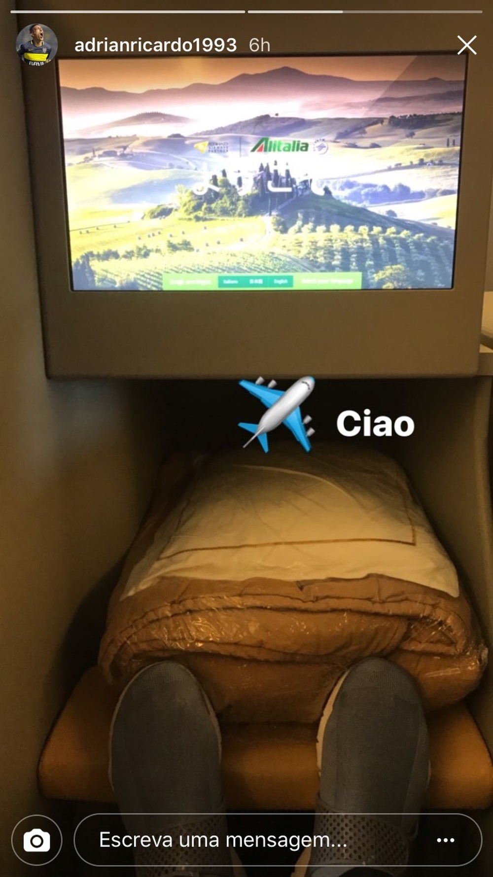 Liberado pelo São Paulo, Centurión posta foto em avião
