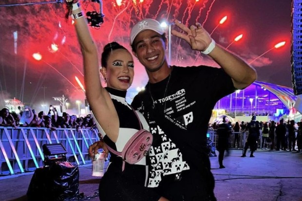 Larissa Manoela e André Luiz Frambach curtem Rock in Rio juntos (Foto: Instagram)