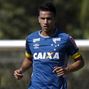 Henrique se recupera e é uma das novidades do Cruzeiro no Mineirão