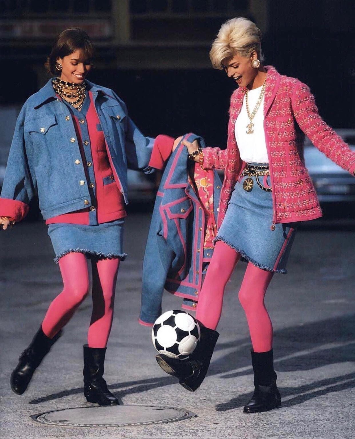 Christy Turlington e Linda Evangelista na campanha de verão 1991 da Chanel (Foto: Reprodução)