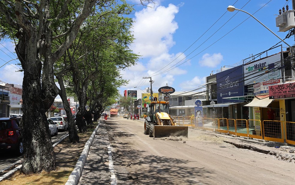 Motoristas devem ficar atentos para evitar trechos em obras — Foto: André Moreira/PMA/Divulgação/Arquivo