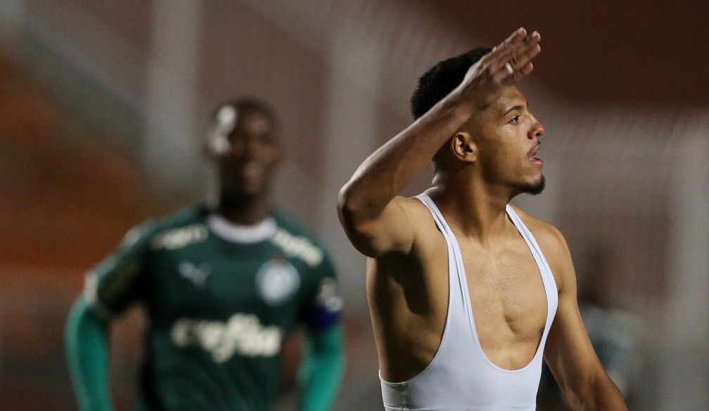 Gabriel Menino comemora golaço contra o São Paulo, no Pacaembu — Foto: Fabio Menotti/Ag. Palmeiras