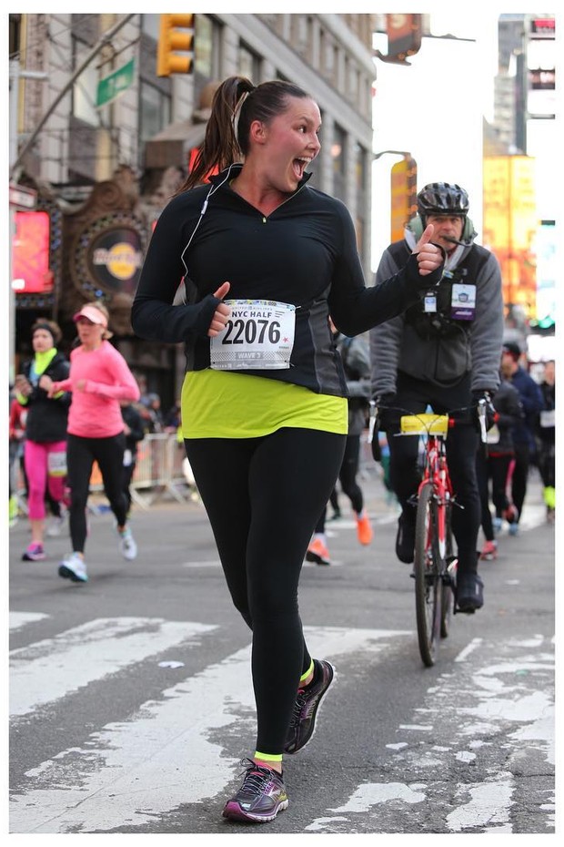 Candice Huffine correndo por Nova York (Foto: Instagram/Reprodução)