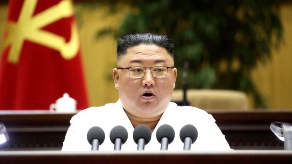 Kim se referiu à fala estrangeira, estilos de cabelo e roupas como "venenos perigosos" — Foto: EPA via BBC