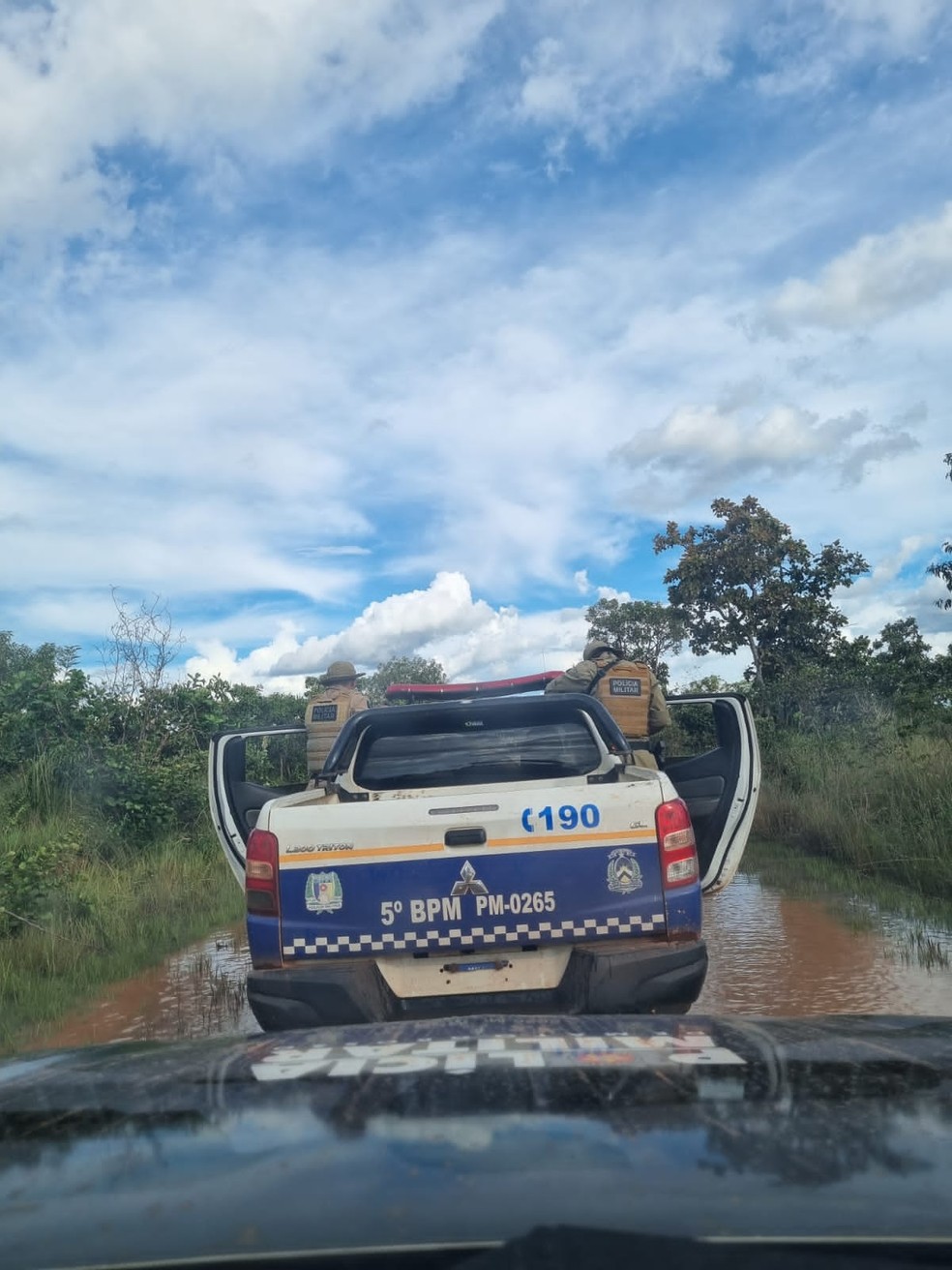 Policiais estão fazendo buscas em estradas vicinais da região de Pium — Foto: Divulgação/PM