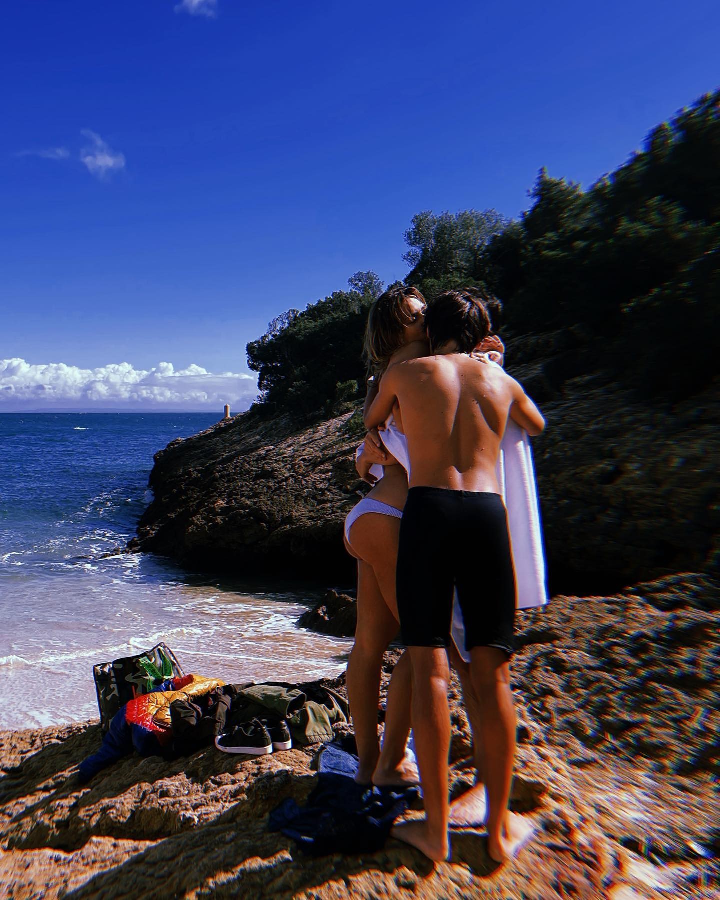Carolina Dieckmann posa em dia de praia com marido e filho em Portugal (Foto: Reprodução/Instagram)