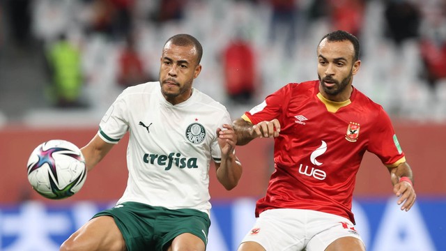 Mayke jogou como titular do Palmeiras contra o Al Ahly, substituindo Marcos Rocha