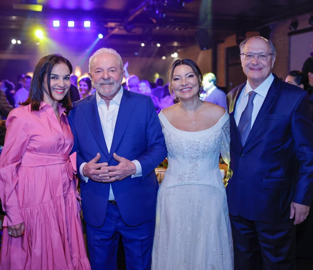 O casal com Lu e Geraldo Alckmin 