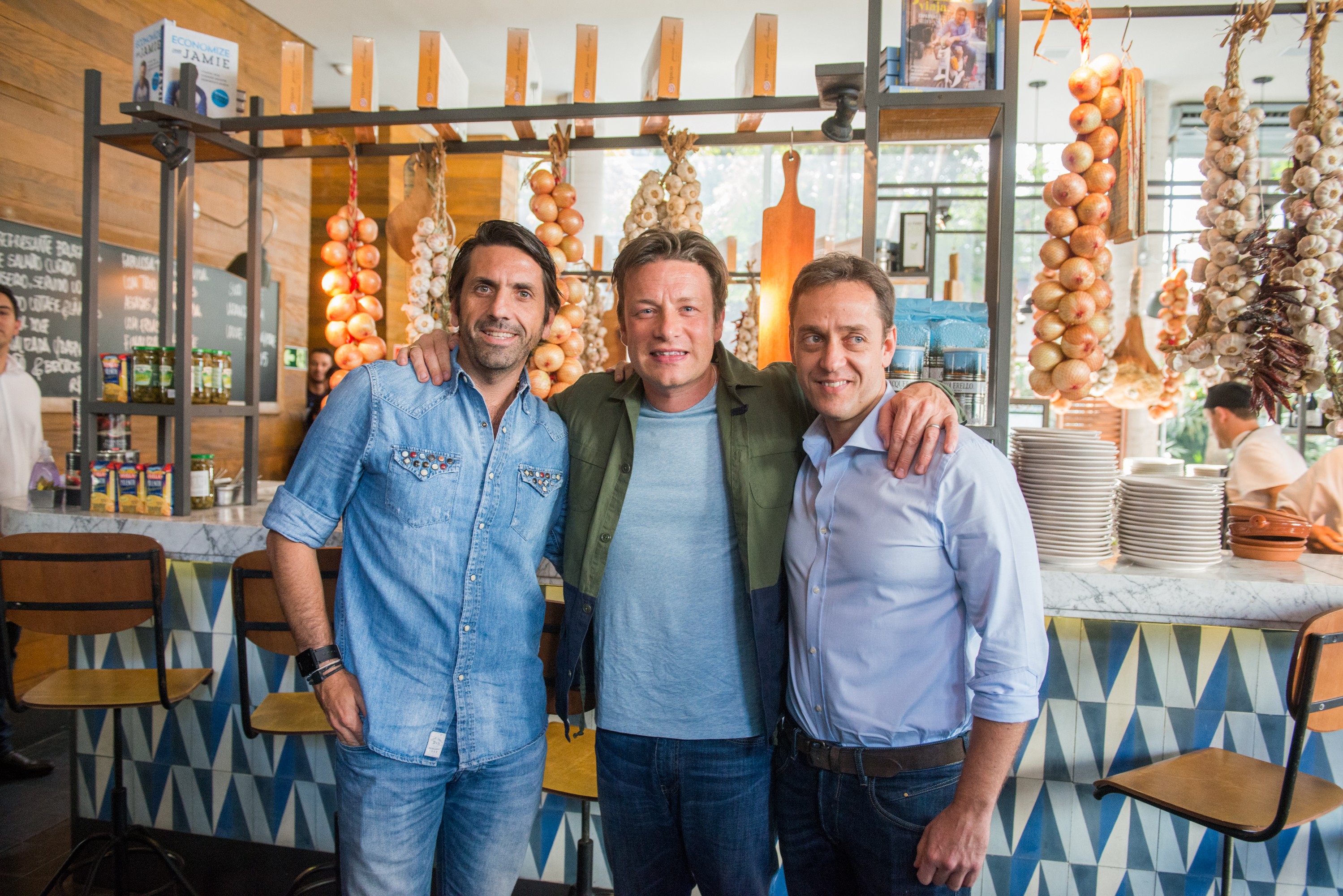  Lisandro Lauretti e Marcel Gholmieh são os sócios de Jamie Oliver nos restaurantes Jamie´s Italian (Brasil) (Foto: Guilhermo White e Douglas Constanzo/Divulgação)