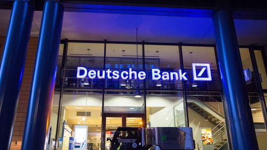 Temor sobre crise bancária derruba bolsas na Europa com Deutsche Bank no foco; Ibovespa e real sobem