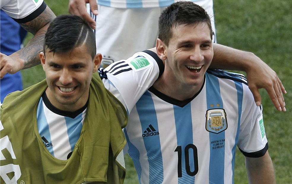 Agüero e Messi juntos pela seleção da Argentina na Copa do Mundo de 2014 — Foto: Reprodução / Facebook