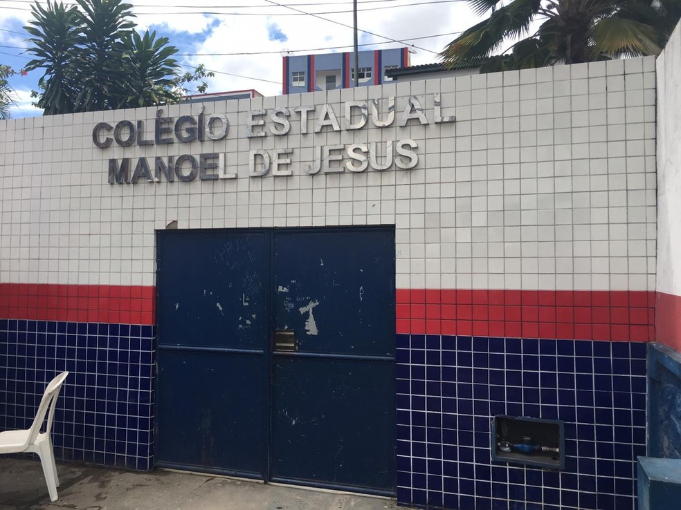 Caso ocorreu no Colégio Estadual Manoel de Jesus, em Simões Filho — Foto: Phael Fernandes/G1