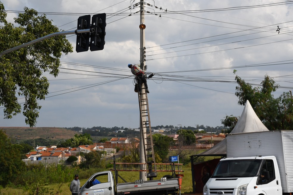 Semáforos ficam na confluência das avenidas Juscelino Kubitschek de Oliveira, Horácio Sinézio Bezerra e Tokio Shiraishi, no Jardim Itapura 2, em Presidente Prudente (SP) — Foto: Marcos Sanches/Secom