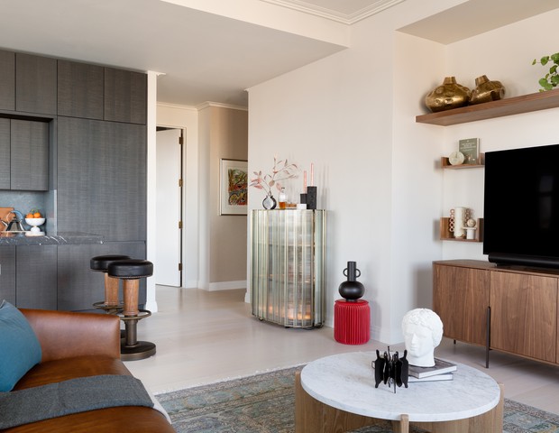 Em Nova York, apartamento de 110 m² tem décor elegante com materiais naturais (Foto: Daniel Wang)