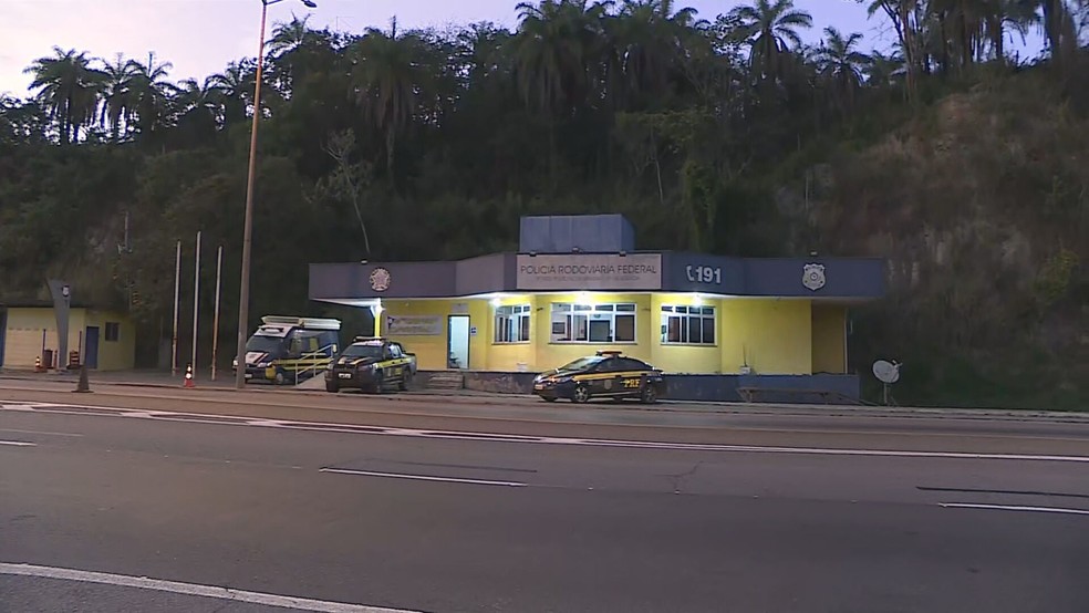 Posto da Polícia Rodoviária Federal, na BR-381, em Sabará, na Região Metropolitana de Belo Horizonte — Foto: Reprodução/TV Globo