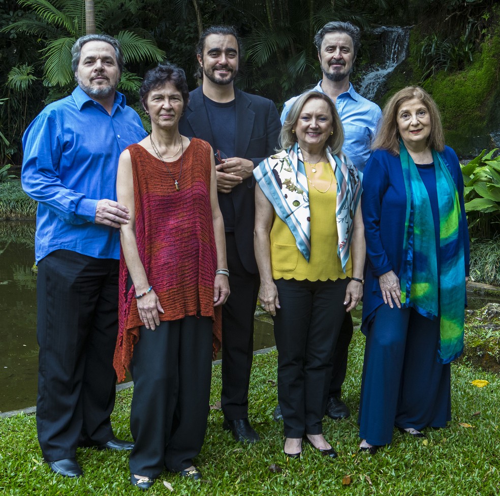 Anna Maria Kieffer com músicos do CD 'São Paulo – Paisagens sonoras (1830 - 1880)' — Foto: Alexandre Nonis / Divulgação.