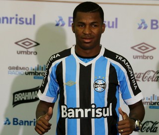 Erazo cita problemas externos no Fla e quer sangue nas veias no Grêmio