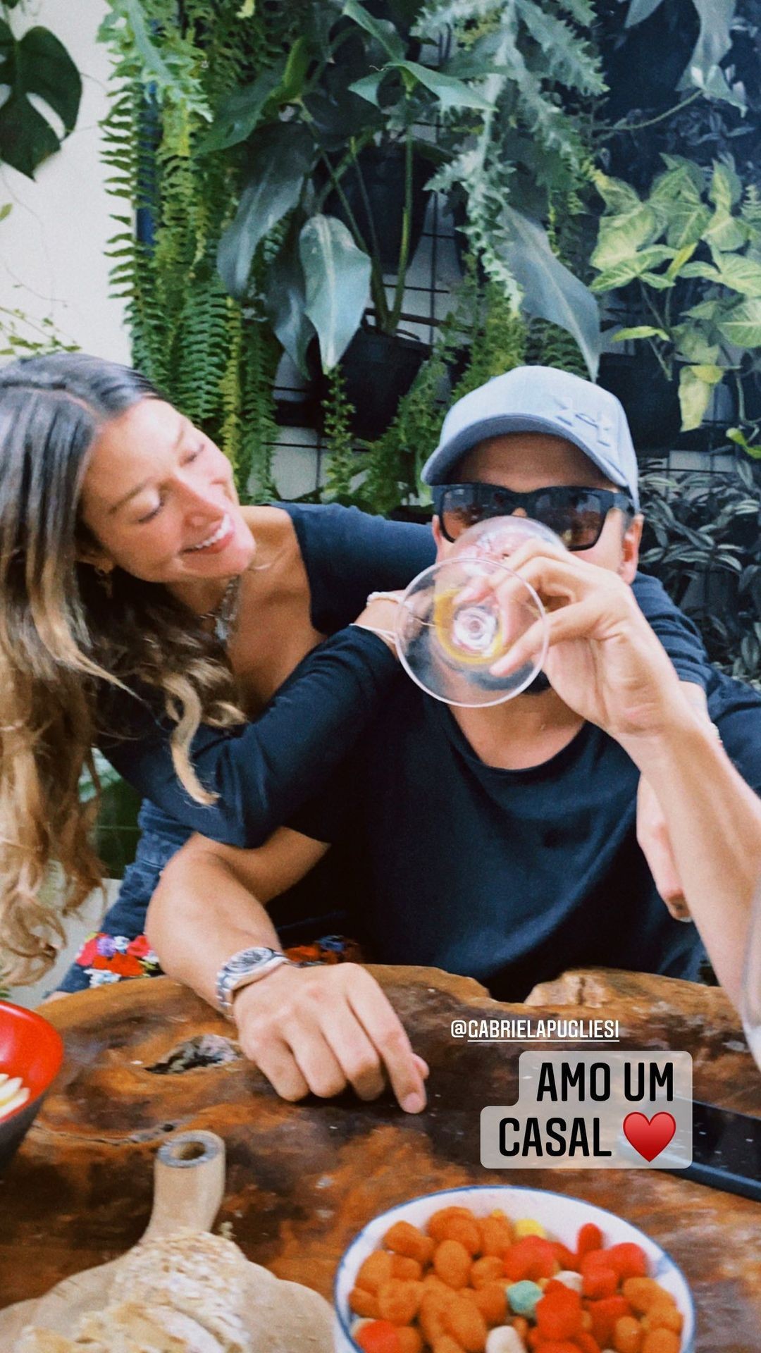 Thais Braz mostra Gabriela Pugliesi com alguém (Foto: Reprodução/Instagram)