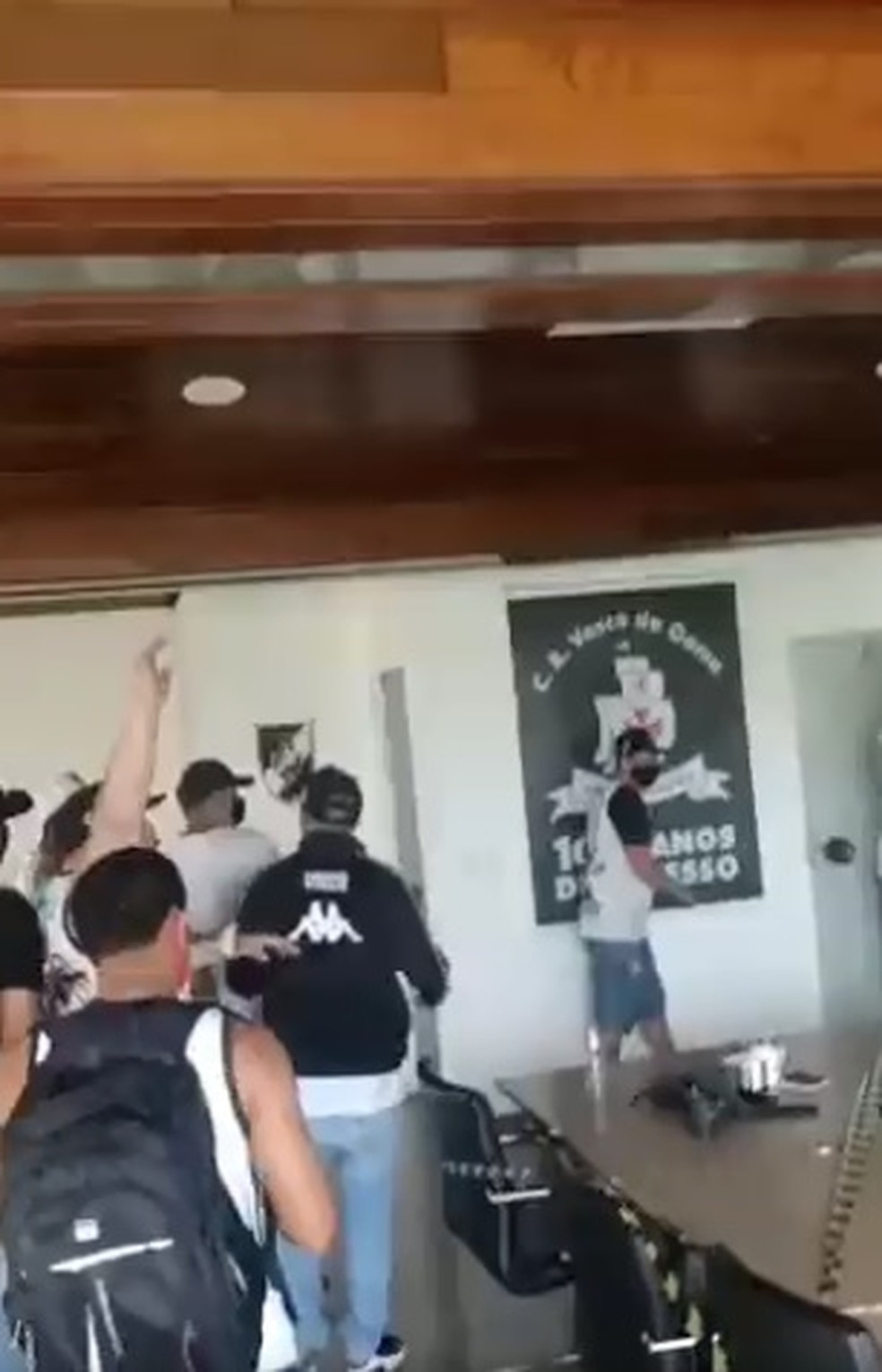 Sala da presid�ncia do Vasco � invadida � Foto: Reprodu��o