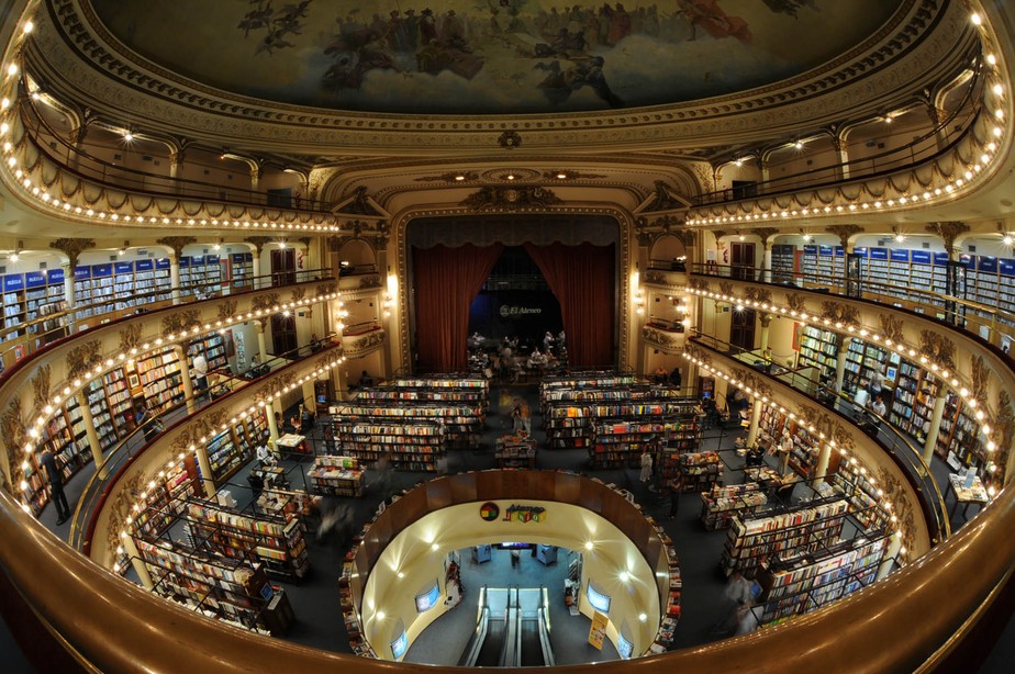 A livraria El Grand Ateneo dentro de um antigo teatro em Buenos Aires