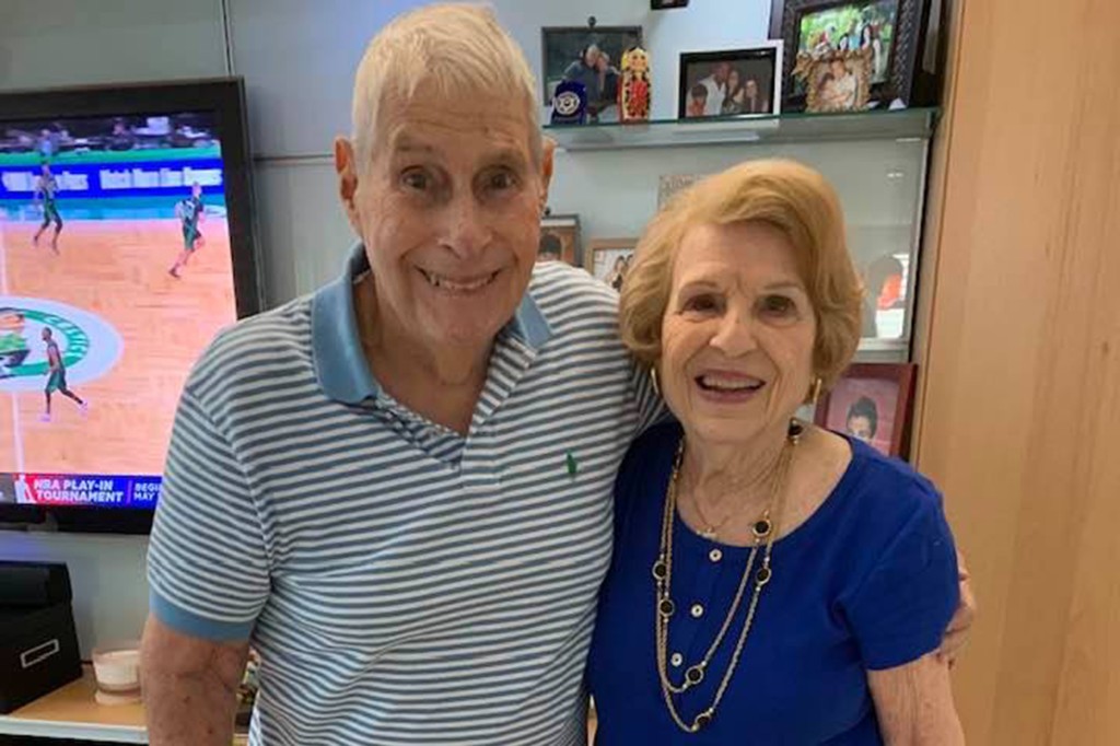 O casal, Arnie, de 87 anos e Myriam, de 81 (Foto: Reprodução / Instagram)