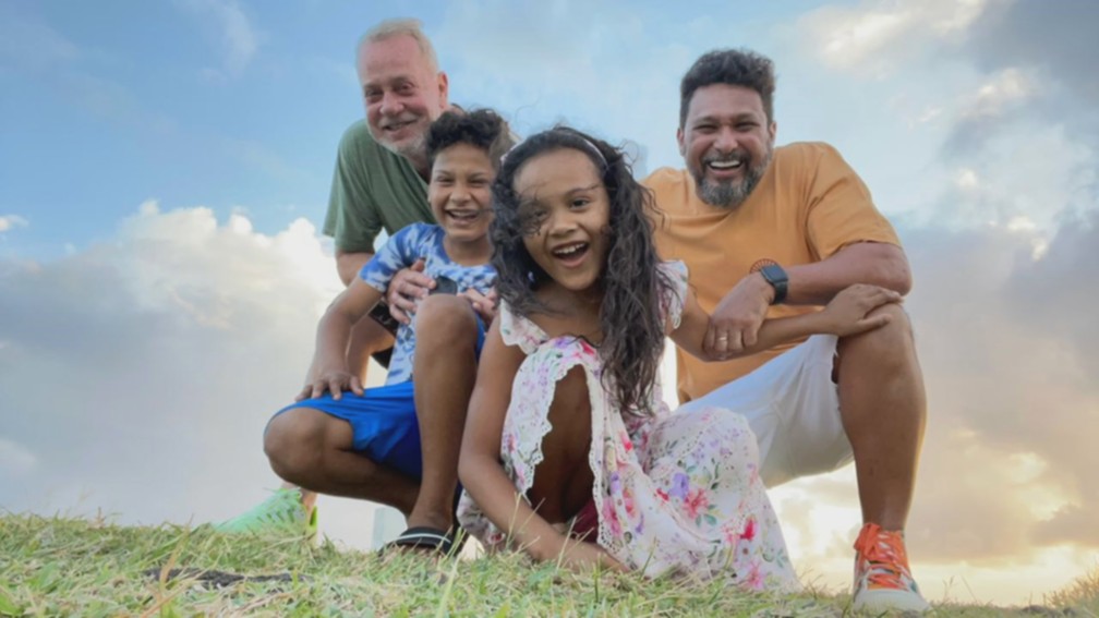 Ator gatíssimo da Globo, assumiu relação com o marido para adotar os seus filhos — Foto: Reprodução