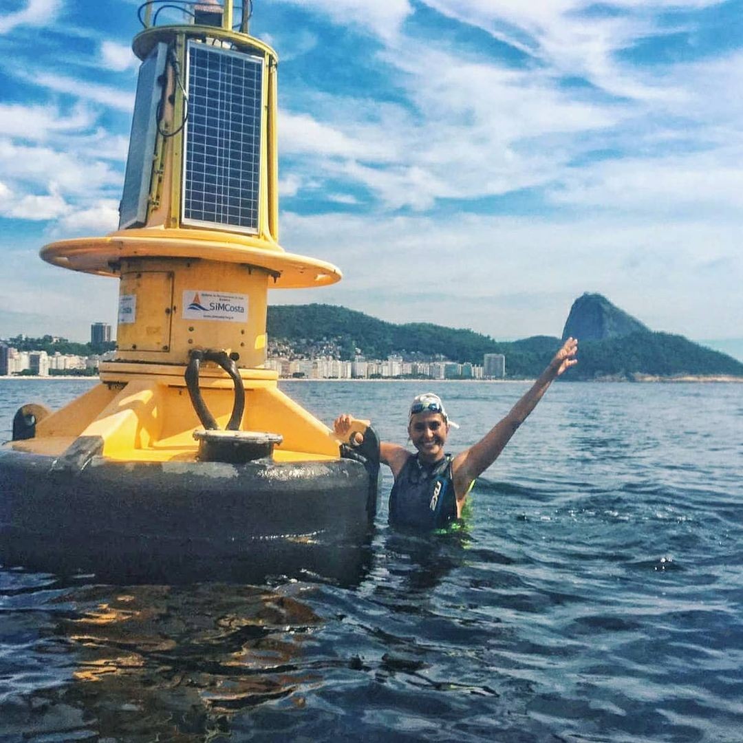 Camila Pitanga faz nado em alto mar (Foto: Instagram)