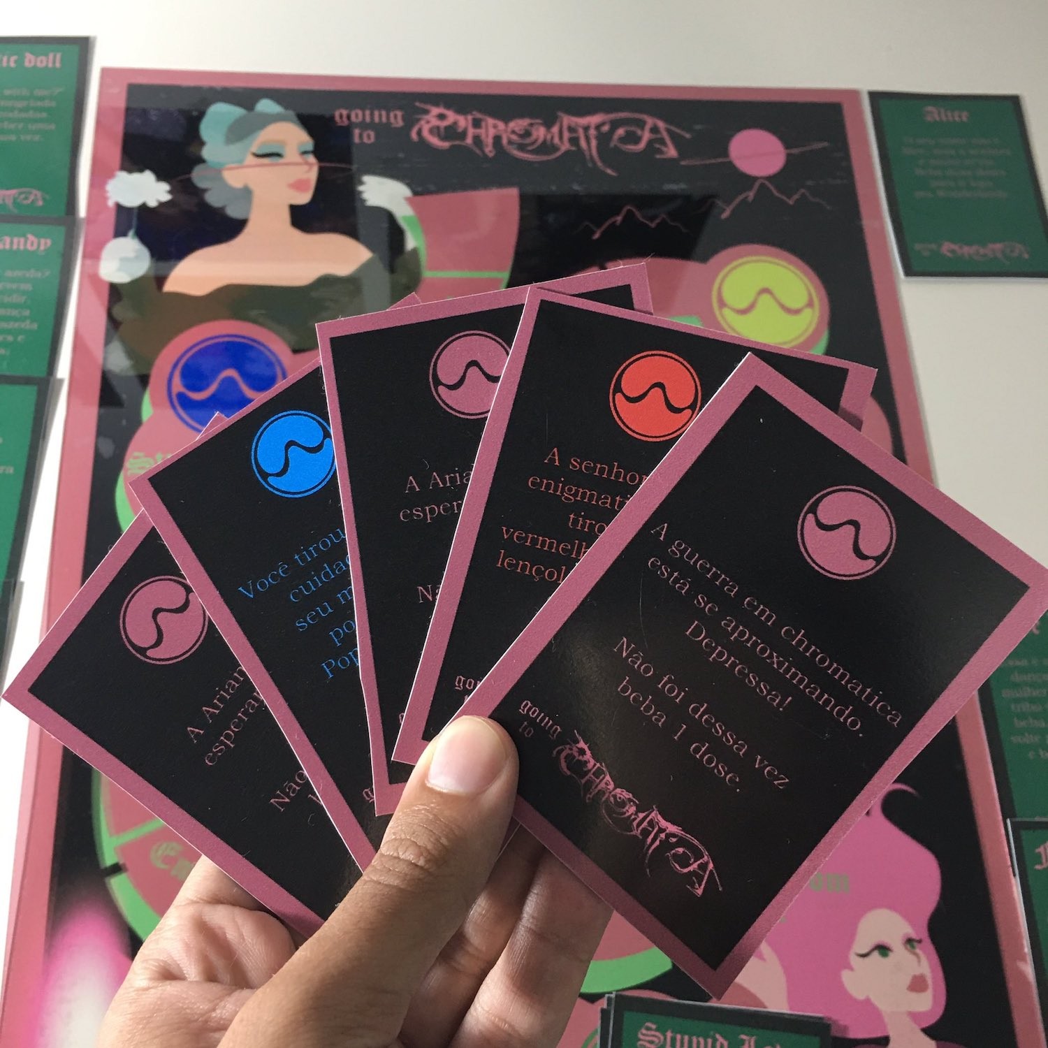 Designer brasileiro cria versão minimalista do jogo de cartas UNO